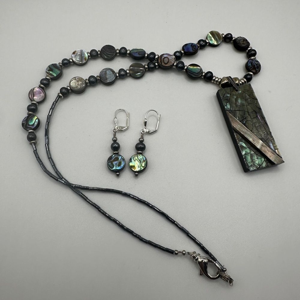 Abalone shell and beaded necklace‎ and earring set!
